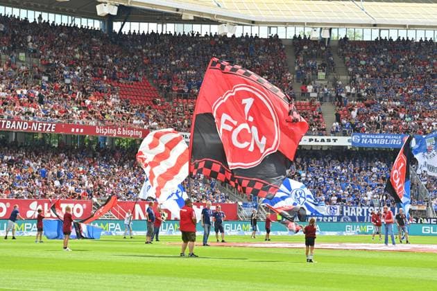 Fahnenschwenker mit FCN Flagge,Fahne. Fussball 2.Bundesliga 1.FC Nuernberg - FC Schalke 04 3-1 2.Spieltag am 10.08.2023 Max Morlock Stadion Nuernberg, Saison 2024 25.