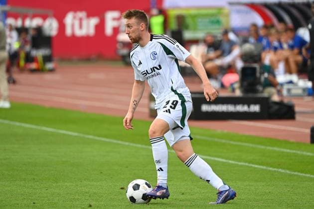 Tobias MOHR (FC Schalke 04), Aktion,Einzelaktion,Einzelbild,Freisteller, Ganzkoerperaufnahme,ganze Figur. Fussball 2.Bundesliga 1.FC Nuernberg - FC Schalke 04 3-1 2.Spieltag am 10.08.2023 Max Morlock Stadion Nuernberg, Saison 2024 25.