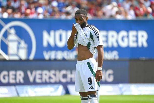 Moussa SYLLA (FC Schalke 04), Enttaeuschung,Frust,enttaeuscht, frustriert,niedergeschlagen, Aktion,Einzelbild,angeschnittenes Einzelmotiv,Halbfigur,halbe Figur. Fussball 2.Bundesliga 1.FC Nuernberg - FC Schalke 04 3-1 2.Spieltag am 10.08.2023 Max Morlock Stadion Nuernberg, Saison 2024 25.