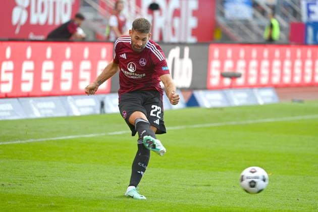 Enrico VALENTINI (1.FC Nuernberg), Aktion,Einzelaktion,Einzelbild, Freisteller,Ganzkoerperaufnahme,ganze Figur. Fussball 2.Bundesliga 1.FC Nuernberg - FC Schalke 04 3-1 2.Spieltag am 10.08.2023 Max Morlock Stadion Nuernberg, Saison 2024 25.