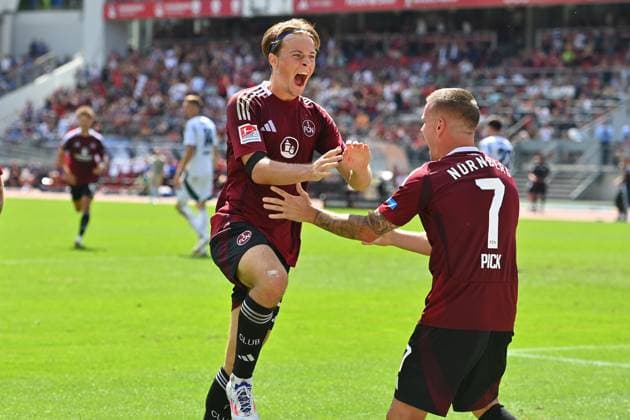 Torjubel Caspar JANDER (1.FC Nuernberg) nach Tor zum 1-1 mit Florian PICK (1.FC Nuernberg), Jubel,Freude,Begeisterung, Aktion. Fussball 2.Bundesliga 1.FC Nuernberg - FC Schalke 04 3-1 2.Spieltag am 10.08.2024 Max Morlock Stadion Nuernberg, Saison 2024 25.