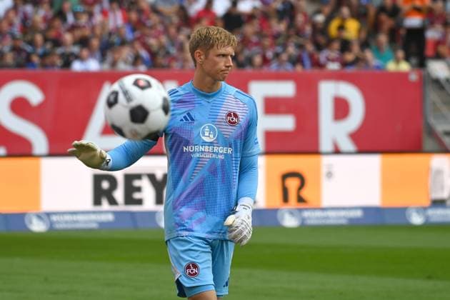 Torwart Jan REICHERT (1.FC Nuernberg), Aktion,Einzelbild,angeschnittenes Einzelmotiv,Halbfigur,halbe Figur, Fussball 2.Bundesliga 1.FC Nuernberg - FC Schalke 04 3-1 2.Spieltag am 10.08.2023 Max Morlock Stadion Nuernberg, Saison 2024 25.
