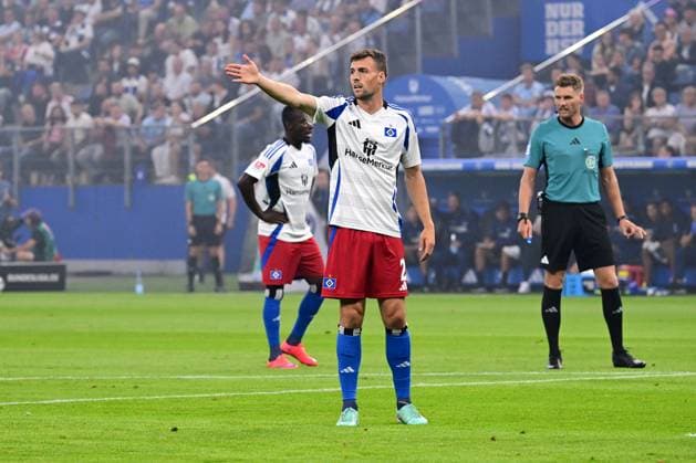 Fussball I Herren I 2. Bundesliga l Hamburger SV - Hertha BSC I 02. Spieltag I Saison 2024-2025 I HSV I 10.08.2024 I Meffert Jonas (HSV) , Sportplatz : Volksparkstadion, Stellingen Hamburg Deutschland