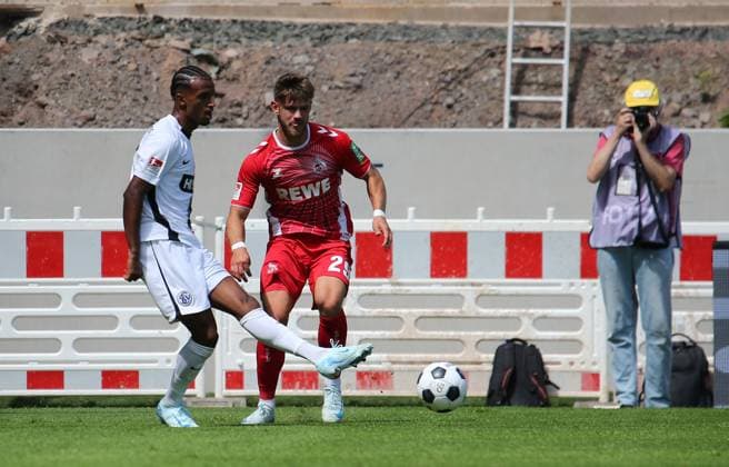 10.08.2024, xmohx, Fussball 2.Bundesliga, SV Elversberg - 1.FC Köln emspor, v.l. Filimon Gerezgiher (Elversberg), Jan Thielmann (Köln) (DFL DFB REGULATIONS PROHIBIT ANY USE OF PHOTOGRAPHS as IMAGE SEQUENCES and or QUASI-VIDEO) Elversberg