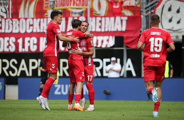 10.08.2024, xmohx, Fussball 2.Bundesliga, SV Elversberg - 1.FC Köln emspor, v.l. Dejan Ljubicic (7), Torschütze Denis Huseinbasic (8) und Leart Paqarada (Köln) bejubeln das 0:1 (DFL DFB REGULATIONS PROHIBIT ANY USE OF PHOTOGRAPHS as IMAGE SEQUENCES and or QUASI-VIDEO) Elversberg
