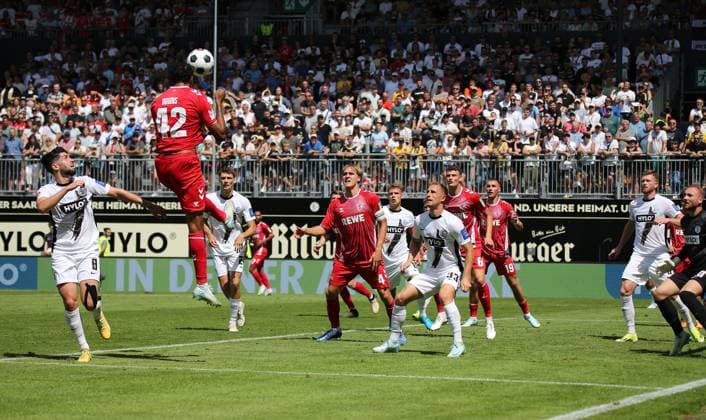 10.08.2024, xmohx, Fussball 2.Bundesliga, SV Elversberg - 1.FC Köln emspor, v.l. Semih Sahin (Elversberg), Damian Downs (Köln) (DFL DFB REGULATIONS PROHIBIT ANY USE OF PHOTOGRAPHS as IMAGE SEQUENCES and or QUASI-VIDEO) Elversberg