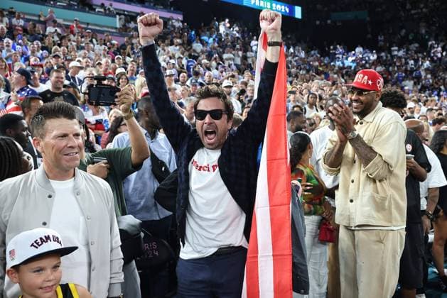 Bilder des Jahres 2024, Sport 08 August Sport Themen der Woche KW32 JEUX OLYMPIQUES PARIS 2024 PHOTOPQR LE PARISIEN LP Fred Dugit ; Paris ; 10 08 2024 ; JO Paris 2024 Paris (XIIe), le 10 08 2024 Arena Bercy Finale de Basketball Hommes France - USA LP Fred Dugit Jimmy Fallon - The Paris 2024 Summer Olympic Games, Olympische Spiele, Olympia, OS (Jul 26-Aug 11, 2024). *** Local Caption *** LP Fred Dugit Paris 75 France  Copyright: xPHOTOPQR LExPARISIEN MAXPPPxLPx xFredxDugitx 20240811LPA2378 20240811LPA2378
