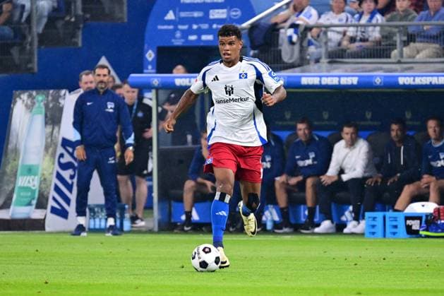 Fussball I Herren I 2. Bundesliga l Hamburger SV - Hertha BSC I 02. Spieltag I Saison 2024-2025 I HSV I 10.08.2024 I Koenigsdoerffer Ransford-Yeboah (HSV) , Sportplatz : Volksparkstadion, Stellingen Hamburg Deutschland
