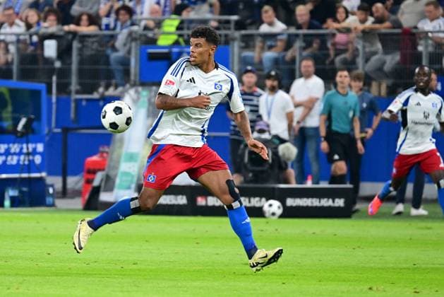 Fussball I Herren I 2. Bundesliga l Hamburger SV - Hertha BSC I 02. Spieltag I Saison 2024-2025 I HSV I 10.08.2024 I Koenigsdoerffer Ransford-Yeboah (HSV) , Sportplatz : Volksparkstadion, Stellingen Hamburg Deutschland