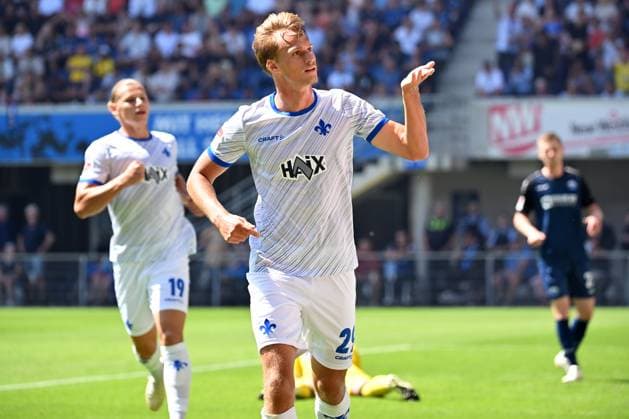 Paderborn, Home Deluxe Arena, 11.08.24, GER, Herren, 2.Bundesliga, Saison 2024-2025, SC Paderborn 07 - SV Darmstadt 98 Bild: Oscar VILHELMSSON (Darmstadt) jubelt nach seinem Tor zum 0:1 Only for editorial use! DFL regulations prohibit any use of photographs as image sequences and or quasi-video. NRW Deutschland