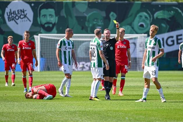 11.08.2024, Fussball, 2. Bundesliga, 2. Spieltag Saison 2024 2025, Preußen Münster - Hannover 96, Gelbe Karte für Lukas Frenkert (SC Preussen Münster), xRHR-FOTO TKx