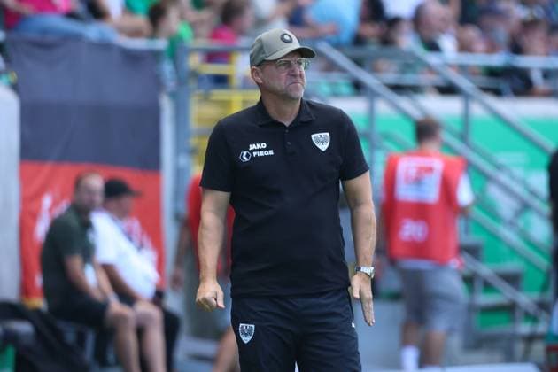GER, Preussen Muenster gegen Hannover 96, Fussball, 2.Liga, 2. Spieltag, Spielzeit 2024 2025, 11.08.2024 Sascha Hildmann (Trainer Preussen Muenster) DFL REGULATIONS PROHIBIT ANY USE OF PHOTOGRAPHS AS IMAGE SEQUENCES AND OR QUASI-VIDEO GER, Preussen Muenster gegen Hannover 96, Fussball, 2.Liga, 2. Spieltag, Spielzeit 2024 2025, 11.08.2024 Muenster