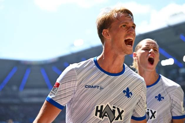 Paderborn, Home Deluxe Arena, 11.08.24, GER, Herren, 2.Bundesliga, Saison 2024-2025, SC Paderborn 07 - SV Darmstadt 98 Bild: Oscar VILHELMSSON (Darmstadt) jubelt nach seinem Tor zum 0:1 Only for editorial use! DFL regulations prohibit any use of photographs as image sequences and or quasi-video. NRW Deutschland