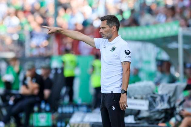 Trainer Stefan Leitl (Hannover 96) gestikuliert, 2. Bundesliga, Preußen Münster vs Hannover 96, Preußenstadion, 11.08.2024, Münster, Deutschland.