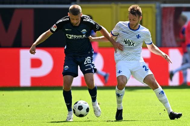 Paderborn, Home Deluxe Arena, 11.08.24, GER, Herren, 2.Bundesliga, Saison 2024-2025, SC Paderborn 07 - SV Darmstadt 98 Bild: v.li. im Zweikampf Sebastian KLAAS (Paderborn) und Matthias BADER (Darmstadt) Only for editorial use! DFL regulations prohibit any use of photographs as image sequences and or quasi-video. NRW Deutschland