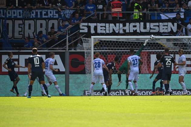 Paderborn, Home Deluxe Arena, 11.08.24, GER, Herren, 2.Bundesliga, Saison 2024-2025, SC Paderborn 07 - SV Darmstadt 98 Bild: Torwart Marcel SCHUHEN (Darmstadt) wehrt Torchance des SC Paderborn ab Only for editorial use! DFL regulations prohibit any use of photographs as image sequences and or quasi-video. NRW Deutschland