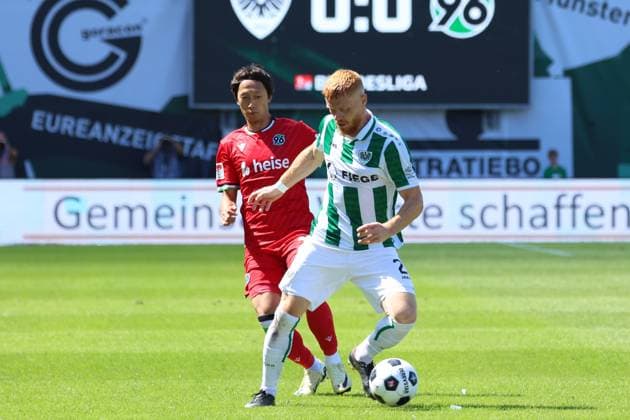GER, Preussen Muenster gegen Hannover 96, Fussball, 2.Liga, 2. Spieltag, Spielzeit 2024 2025, 11.08.2024 Mikkel Kirkeskov (Preussen Muenster, 2) Sei Muroya (Hannover 96, 21) DFL REGULATIONS PROHIBIT ANY USE OF PHOTOGRAPHS AS IMAGE SEQUENCES AND OR QUASI-VIDEO GER, Preussen Muenster gegen Hannover 96, Fussball, 2.Liga, 2. Spieltag, Spielzeit 2024 2025, 11.08.2024 Muenster