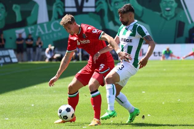 GER, Preussen Muenster gegen Hannover 96, Fussball, 2.Liga, 2. Spieltag, Spielzeit 2024 2025, 11.08.2024 Phil Neumann (Hannover 96, 5) 3m DFL REGULATIONS PROHIBIT ANY USE OF PHOTOGRAPHS AS IMAGE SEQUENCES AND OR QUASI-VIDEO GER, Preussen Muenster gegen Hannover 96, Fussball, 2.Liga, 2. Spieltag, Spielzeit 2024 2025, 11.08.2024 Muenster