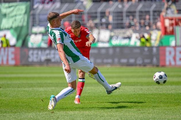 11.08.2024, Fussball, 2. Bundesliga, 2. Spieltag Saison 2024 2025, Preußen Münster - Hannover 96, Enzo Leopold (Hannover 96), Luca Bazzoli (SC Preussen Münster) xRHR-FOTO TKx