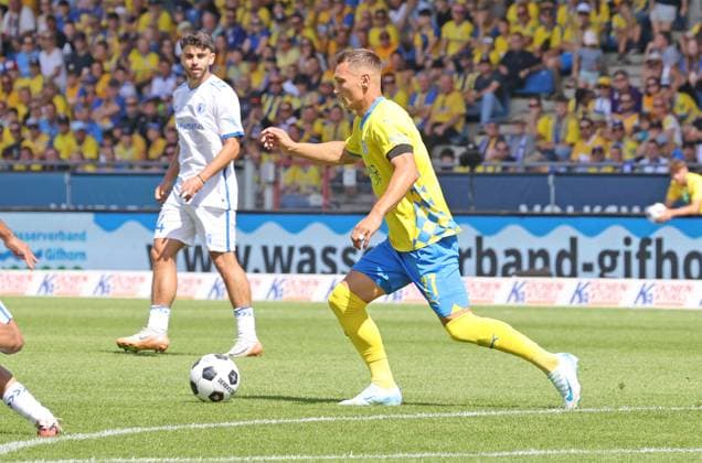 Eintracht BS vs 1. FC Magdeburg Braunschweig, 11.08.2024, Fußball, Saison 23 24, 2. Bundesliga, 2. Spieltag, Eintracht Braunschweig vs 1. FC Magdeburg, Bild zeigt: Sven Köhler (BTSV, 27) Braunschweig