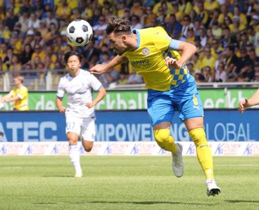 Eintracht BS vs 1. FC Magdeburg Braunschweig, 11.08.2024, Fußball, Saison 23 24, 2. Bundesliga, 2. Spieltag, Eintracht Braunschweig vs 1. FC Magdeburg, Bild zeigt: Ermin Bicakcic (BTSV, 6) Braunschweig
