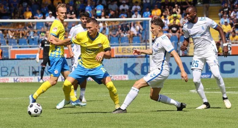 Eintracht BS vs 1. FC Magdeburg Braunschweig, 11.08.2024, Fußball, Saison 23 24, 2. Bundesliga, 2. Spieltag, Eintracht Braunschweig vs 1. FC Magdeburg, Bild zeigt: Sven Köhler (BTSV, 27) Braunschweig