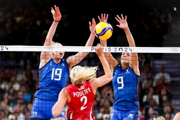 OLYMPICS - Olympic Summer Games 2024 PARIS,FRANCE,11.AUG.24 - OLYMPICS, VOLLEYBALL - Olympic Summer Games Paris 2024, women, final, USA vs Italy. Image shows Sarah Luisa Fahr and Caterina Chiara Bosetti (ITA).  GEPAxpictures xPatrickxSteiner