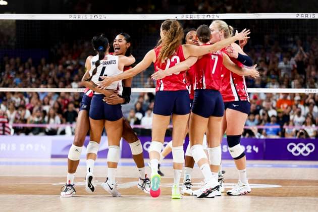 OLYMPICS - Olympic Summer Games 2024 PARIS,FRANCE,11.AUG.24 - OLYMPICS, VOLLEYBALL - Olympic Summer Games Paris 2024, women, final, USA vs Italy. Image shows the rejoicing of the USA.  GEPAxpictures xPatrickxSteiner