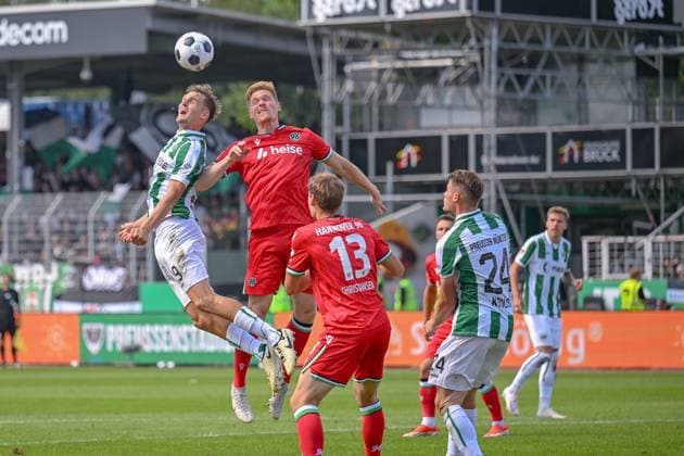 11.08.2024, Fussball, 2. Bundesliga, 2. Spieltag Saison 2024 2025, Preußen Münster - Hannover 96, Lukas Frenkert (SC Preussen Münster), Marcel Halstenberg (Hannover 96), xRHR-FOTO TKx