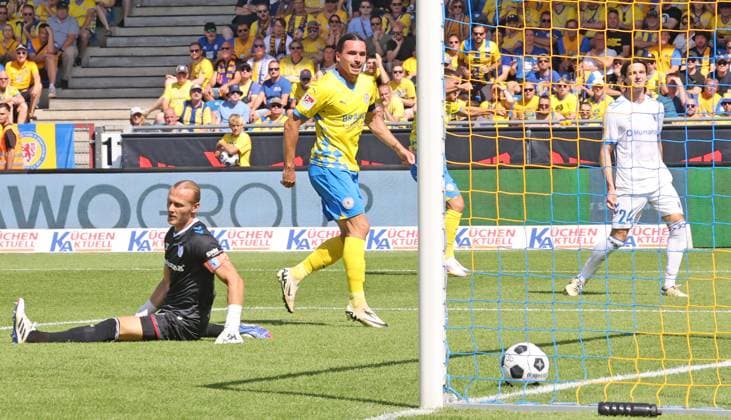 Eintracht BS vs 1. FC Magdeburg Braunschweig, 11.08.2024, Fußball, Saison 23 24, 2. Bundesliga, 2. Spieltag, Eintracht Braunschweig vs 1. FC Magdeburg, Bild zeigt: Rayan Philippe (BSTV, 9) erzielt in dieser Szene das Tor zum 1:3 für die Eintracht Braunschweig