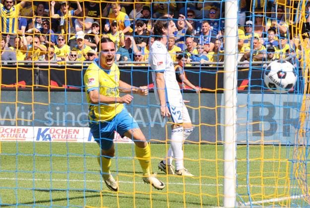 Eintracht BS vs 1. FC Magdeburg Braunschweig, 11.08.2024, Fußball, Saison 23 24, 2. Bundesliga, 2. Spieltag, Eintracht Braunschweig vs 1. FC Magdeburg, Bild zeigt: Jubel über das Tor zum 1:3 für die Eintracht durch Rayan Philippe (BSTV, 9) Braunschweig
