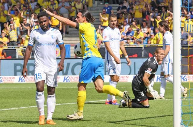 Eintracht BS vs 1. FC Magdeburg Braunschweig, 11.08.2024, Fußball, Saison 23 24, 2. Bundesliga, 2. Spieltag, Eintracht Braunschweig vs 1. FC Magdeburg, Bild zeigt: Jubel über das Tor zum 1:3 für die Eintracht durch Rayan Philippe (BSTV, 9) Braunschweig