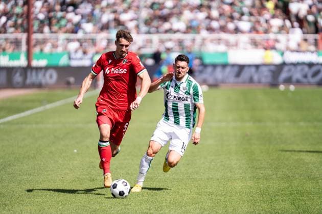 GER, 2. FBL, Preußen Münster Preussen Muenster vs Hannover 96 11.08.2024, Preußenstadion, Münster, GER, 2. FBL, Preußen Münster Preussen Muenster vs Hannover 96 Im Bild: Zweikampf zwischen Phil Neumann (Hannover 96, 5) und Charalampos Makridis (Preußen Münster Preussen Muenster, 14)