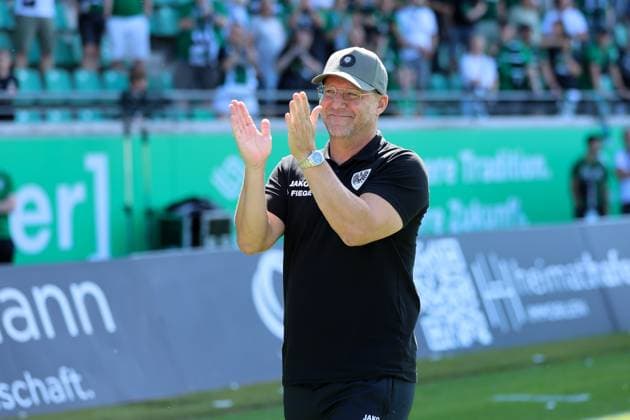 GER, Preussen Muenster gegen Hannover 96, Fussball, 2.Liga, 2. Spieltag, Spielzeit 2024 2025, 11.08.2024 Sascha Hildmann (Trainer Preussen Muenster) DFL REGULATIONS PROHIBIT ANY USE OF PHOTOGRAPHS AS IMAGE SEQUENCES AND OR QUASI-VIDEO GER, Preussen Muenster gegen Hannover 96, Fussball, 2.Liga, 2. Spieltag, Spielzeit 2024 2025, 11.08.2024 Muenster