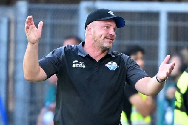 Paderborn, Home Deluxe Arena, 11.08.24, GER, Herren, 2.Bundesliga, Saison 2024-2025, SC Paderborn 07 - SV Darmstadt 98 Bild: Trainer Lukas KWASNIOK (Paderborn) Only for editorial use! DFL regulations prohibit any use of photographs as image sequences and or quasi-video. NRW Deutschland