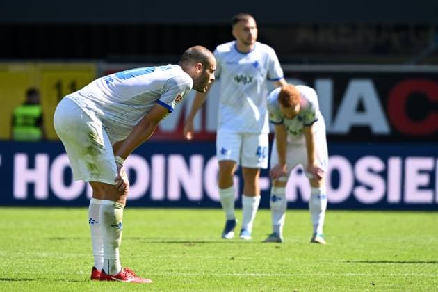Paderborn, Home Deluxe Arena, 11.08.24, GER, Herren, 2.Bundesliga, Saison 2024-2025, SC Paderborn 07 - SV Darmstadt 98 Bild: v.li. Aleksandar VUKOTIC (Darmstadt), Filip STOJILKOVIC (Darmstadt) und Paul WILL (Darmstadt) unzufrieden nach Spielende Only for editorial use! DFL regulations prohibit any use of photographs as image sequences and or quasi-video. NRW Deutschland