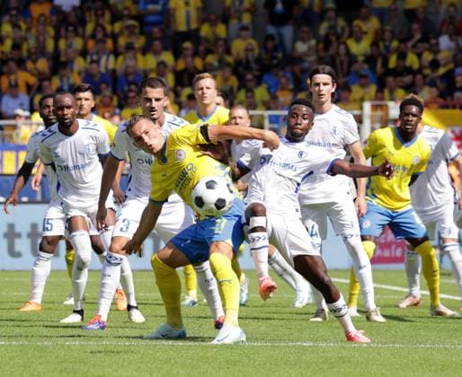 Sven Koehler (Eintracht Braunschweig), Lubambo Musonda (1. FC Magdeburg) Fussball, Herren, Saison 2024 2025 2.BL, Eintracht Stadion, Eintracht Braunschweig gegen 1.FC Magdeburg, 1-3 DFL REGULATIONS PROHIBIT ANY USE OF PHOTOGRAPHS AS IMAGE SEQUENCES AND OR QUASI-VIDEO.