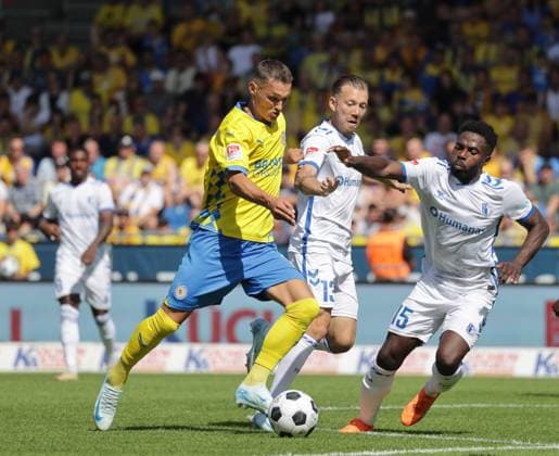 Sven Koehler (Eintracht Braunschweig), Connor Krempicki (1. FC Magdeburg) Fussball, Herren, Saison 2024 2025 2.BL, Eintracht Stadion, Eintracht Braunschweig gegen 1.FC Magdeburg, 1-3 DFL REGULATIONS PROHIBIT ANY USE OF PHOTOGRAPHS AS IMAGE SEQUENCES AND OR QUASI-VIDEO.