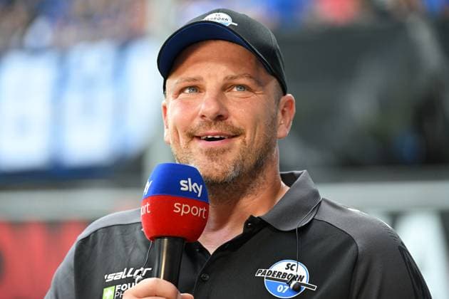 Paderborn, Home Deluxe Arena, 11.08.24, GER, Herren, 2.Bundesliga, Saison 2024-2025, SC Paderborn 07 - SV Darmstadt 98 Bild: Trainer Lukas KWASNIOK (Paderborn) Only for editorial use! DFL regulations prohibit any use of photographs as image sequences and or quasi-video. NRW Deutschland