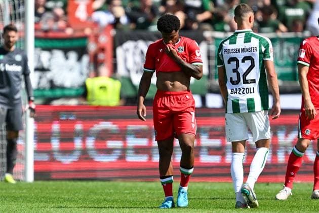2. Bundesliga - SC Preußen Münster - Hannover 96 am 11.08.2024 im Preußenstadion in Münster Jessic Ngankam (Hannover 96) unzufrieden, enttäuscht, enttaeuscht, niedergeschlagen.