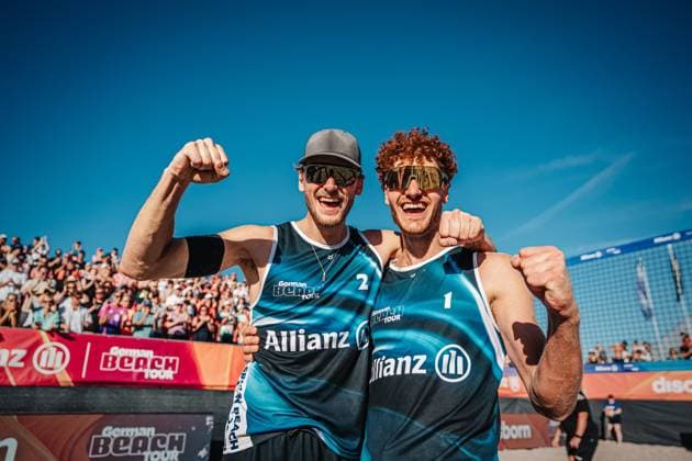 Sport Bilder des Tages Beachvolleyball Männer Allianz German Beach Tour 2024 Tourstop Kühlungsborn 11.08.2024 v.l. Paul Henning und Max Just gewinnen das Turnier in Kühlungsborn Kühlungsborn Strand an der Seebrücke Mecklenburg-Vorpommern Deutschland
