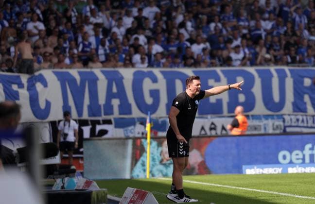 Cheftrainer Christian Titz (1. FC Magdeburg) Fussball, Herren, Saison 2024 2025 2.BL, Eintracht Stadion, Eintracht Braunschweig gegen 1.FC Magdeburg, 1-3 DFL REGULATIONS PROHIBIT ANY USE OF PHOTOGRAPHS AS IMAGE SEQUENCES AND OR QUASI-VIDEO.