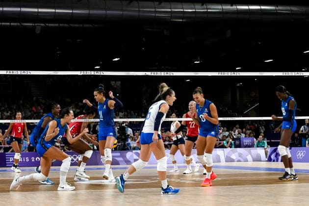 Myriam Fatime Sylla, Caterina Chiara Bosetti, Anna Danesi, Monica de Gennaro, Anna Danesi and Paola Ogechi Egonu of Italy celebrate during the Volleyball gold medal match between United States of America and Italy of the Paris 2024 Olympic Games, Olympische Spiele, Olympia, OS at Arena Paris Sud 1 in Paris (France), August 11, 2024. Italy defeated United States 3-0 and won the gold medal.
