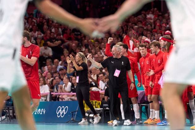 Sport Themen der Woche KW32 Sport Bilder des Tages (240811) -- LILLE, Aug. 11, 2024 -- Nikolaj Jacobsen, coach of team Denmark, reacts during the men s gold medal match of handball between Germany and Denmark at the Paris 2024 Olympic Games, Olympische Spiele, Olympia, OS in Lille, France, on Aug. 11, 2024. ) (PARIS2024)FRANCE-LILLE-OLY-HANDBALL MengxDingbo 