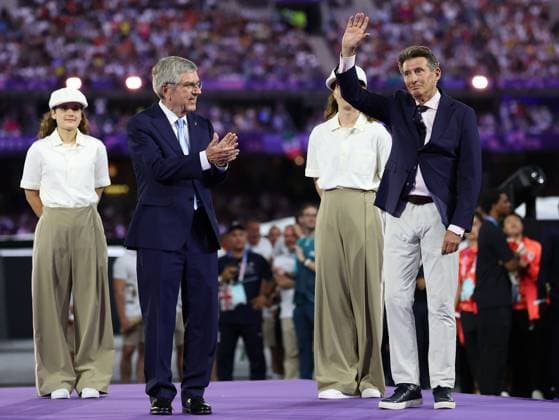 (240811) -- PARIS, Aug. 11, 2024 -- International Olympic Committee (IOC) President Thomas Bach (2nd L) and World Athletics President Sebastian Coe (1st R) attend during the victory ceremony of women s marathon of Athletics at the closing ceremony of the Paris 2024 Olympic Games, Olympische Spiele, Olympia, OS in Paris, France, Aug. 11, 2024. ) (PARIS2024) FRANCE-PARIS-OLY-CLOSING CEREMONY LixMing 