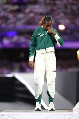 (240811) -- PARIS, Aug. 11, 2024 -- Silver medalist Tigst Assefa of Ethiopia reacts during the victory ceremony of women s marathon of Athletics at the closing ceremony of the Paris 2024 Olympic Games, Olympische Spiele, Olympia, OS in Paris, France, Aug. 11, 2024. ) (PARIS2024) FRANCE-PARIS-OLY-CLOSING CEREMONY LixMing 