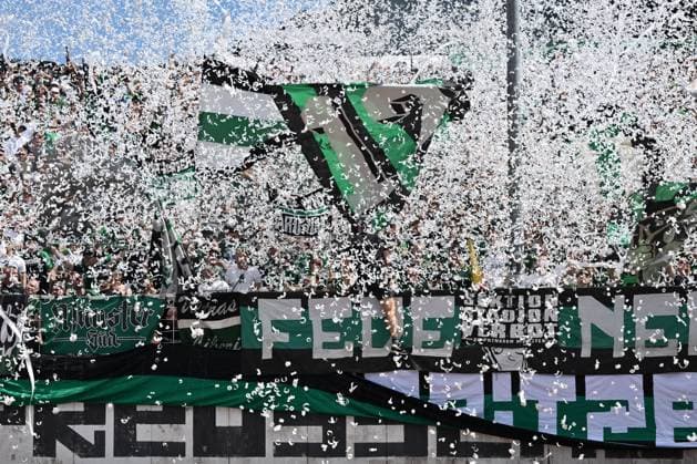 Stimmung im Münster Fanblock vor dem Anpfiff mit Konfetti 11.08.2024, Fussball 2. Bundesliga, 2. Spieltag, Saison 2024 2025 Preußen Münster - Hannover 96 0:0 Muenster Preussenstadion Nordrhein Westfalen Deutschland