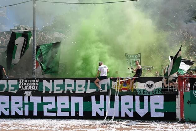 Stimmung im Münster Fanblock vor dem Anpfiff 11.08.2024, Fussball 2. Bundesliga, 2. Spieltag, Saison 2024 2025 Preußen Münster - Hannover 96 0:0 Muenster Preussenstadion Nordrhein Westfalen Deutschland