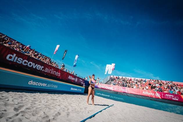 Beachvolleyball Frauen Allianz German Beach Tour 2024 Tourstop Kühlungsborn 11.08.2024 Melanie Paul alleine in der Arena auf dem Feld Kühlungsborn Strand an der Seebrücke Mecklenburg-Vorpommern Deutschland