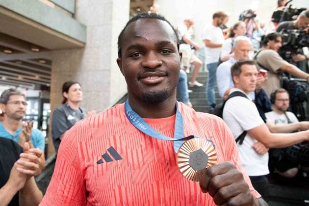 Sport Themen der Woche KW33 Sport Bilder des Tages Nelvie TIAFACK, Boxer, Bronzemedaillengewinner, Rueckkehr der Deutschen Olympiamannschaft Team D von den Olympischen Spielen 2024 in Paris Frankreich und Empfang in Koeln am 12.10.2024 in Koeln, Â *** Nelvie TIAFACK, boxer, bronze medalist, return of the German Olympic Team D from the Olympic Games 2024 in Paris France and reception in Cologne on 12 10 2024 in Cologne, Â